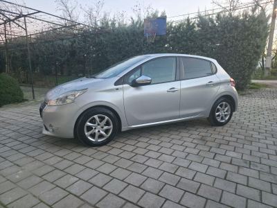 PEUGEOT 208 NAJ FUL OPREMA 1.2 REGISTRIRANO 2014 GOD