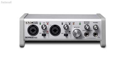 Se prodava zvucna karta Tascam Series 102i