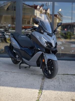 Се продава CRUISYM 300, КАКО НОВ, со само 1470км!