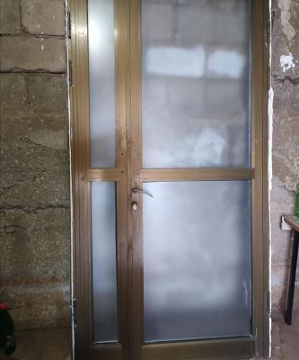 Se prodava aluminiumska vrata