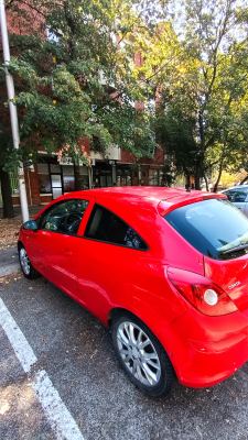 Prodavam Opel Corsa 1.2 2009 god benzin plin fabricki