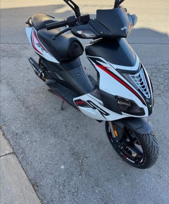 Aprilia sr 50 2017GOD ODLICNA KAKO NOVA
