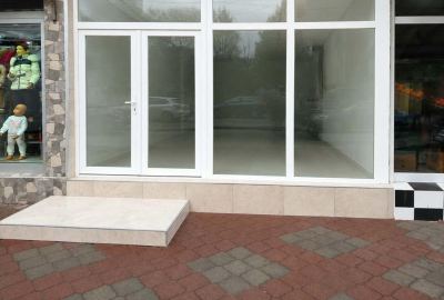 Dukan pod kirija na glavna ulica ekstra lokacija