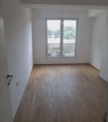 PRAZEN TROSOBEN STAN VO CENTAR,MADZIR MAALO
