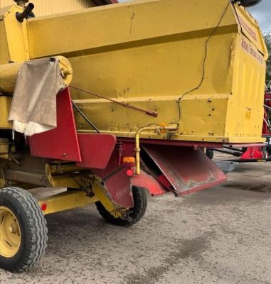 Се продава сецка за комбајн New holland