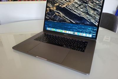 Prodavam MacBook Pro 2017, I7, retina, touch bar